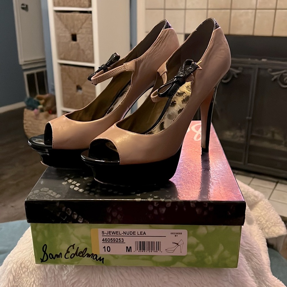 Sam Edelman Nude leather w/black patent Peep toe platform high heels size 10